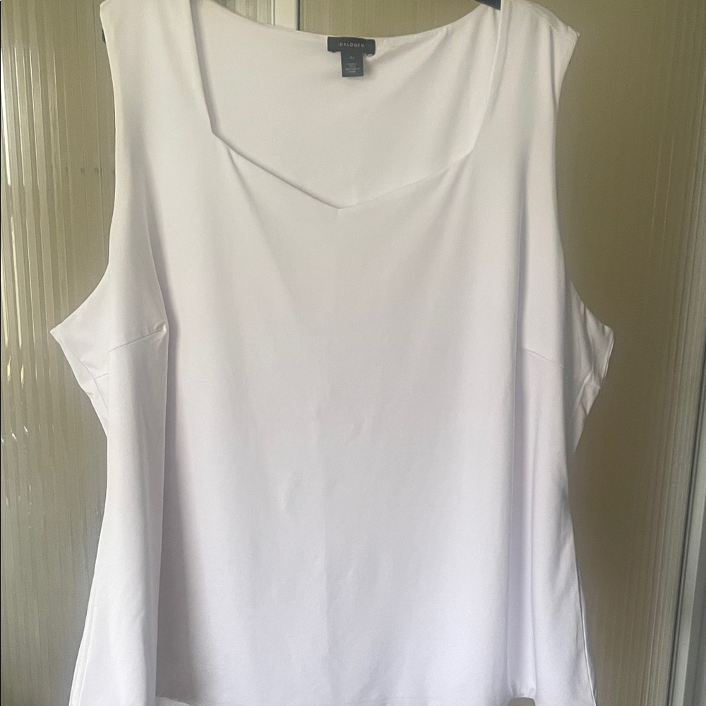 Halogen- Thick White Shell 3x sweetheart neckline